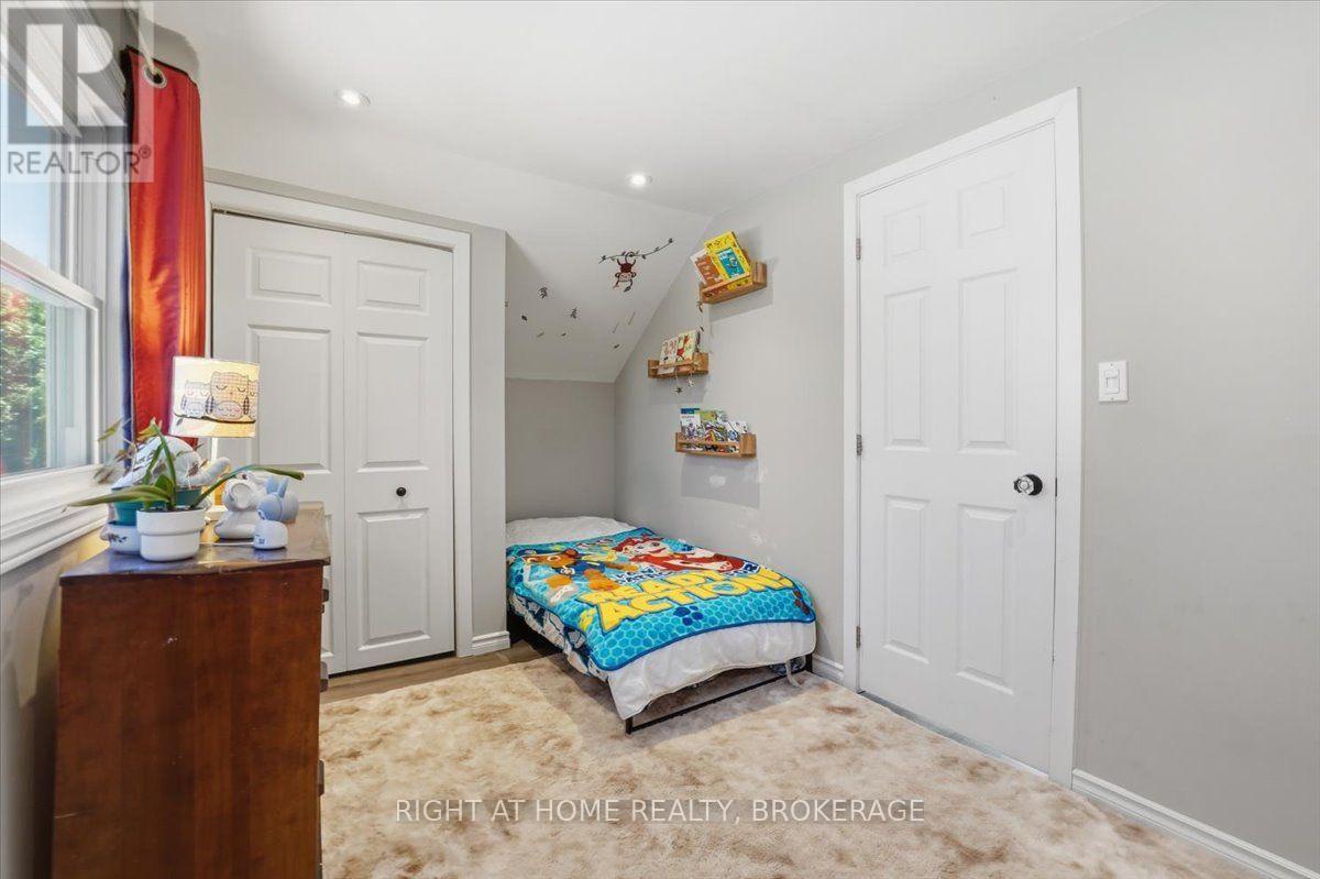 63 PLYMOUTH AVENUE - 22
