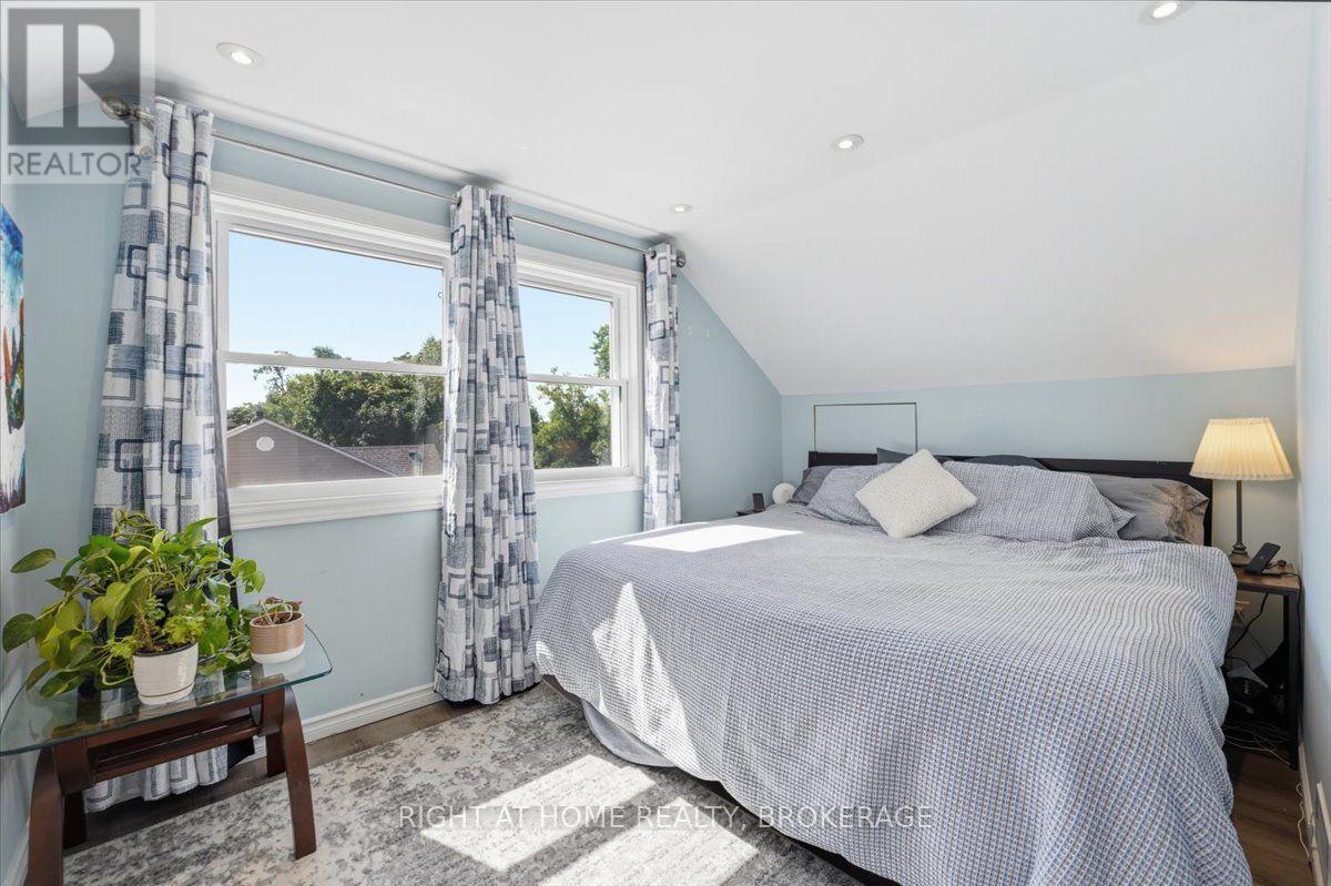 63 PLYMOUTH AVENUE - 23