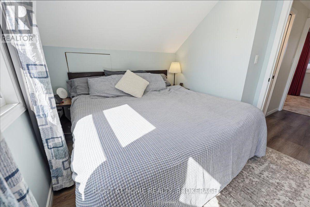 63 PLYMOUTH AVENUE - 25
