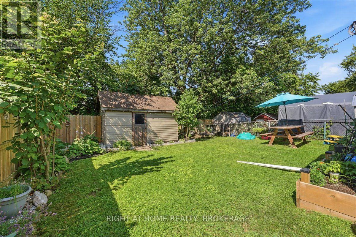 63 PLYMOUTH AVENUE - 31
