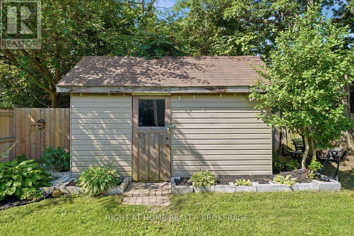 63 PLYMOUTH AVENUE - 32