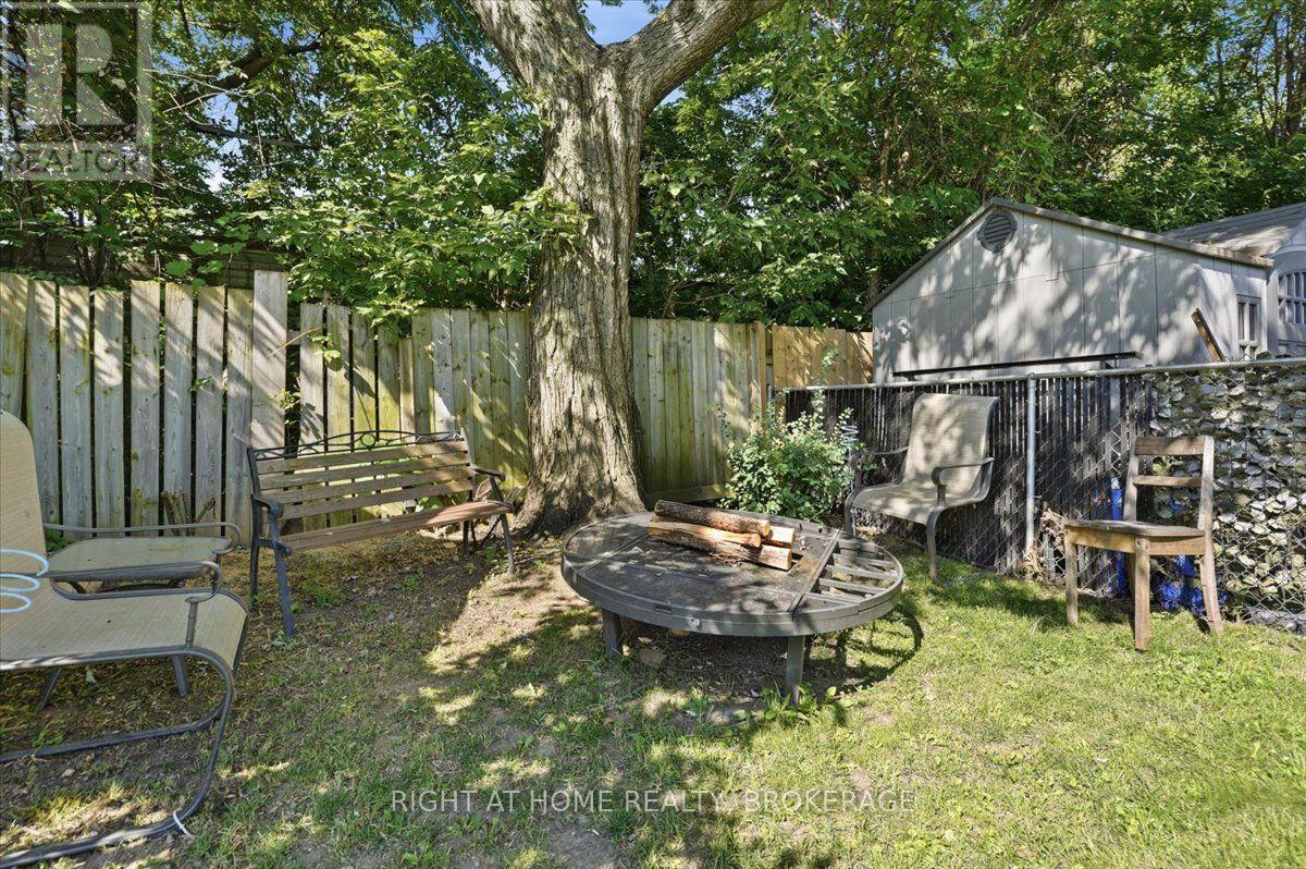 63 PLYMOUTH AVENUE - 33