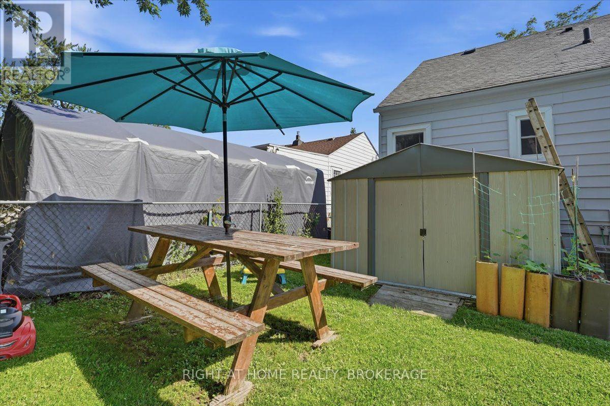 63 PLYMOUTH AVENUE - 34