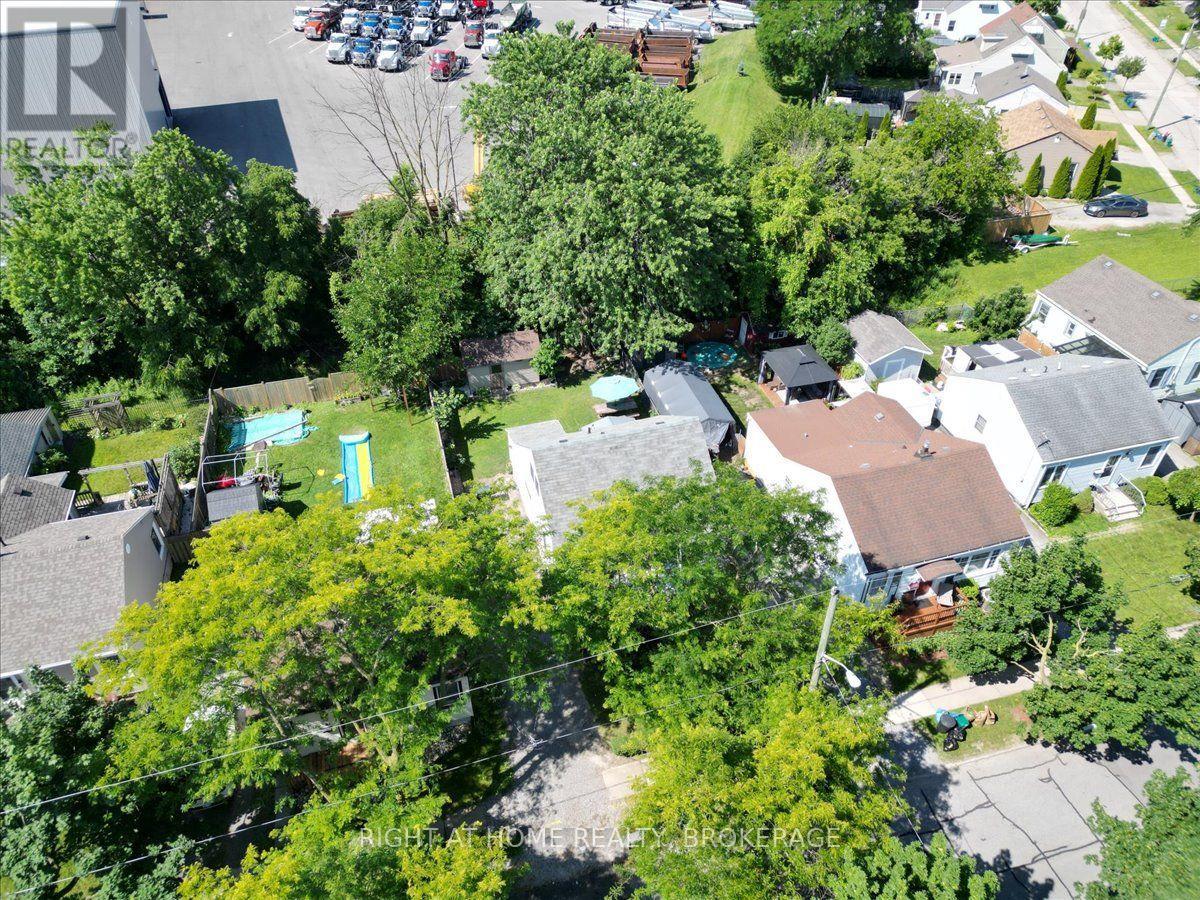 63 PLYMOUTH AVENUE - 37