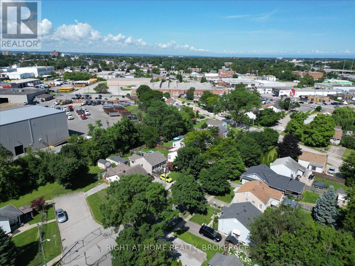 63 PLYMOUTH AVENUE - 40