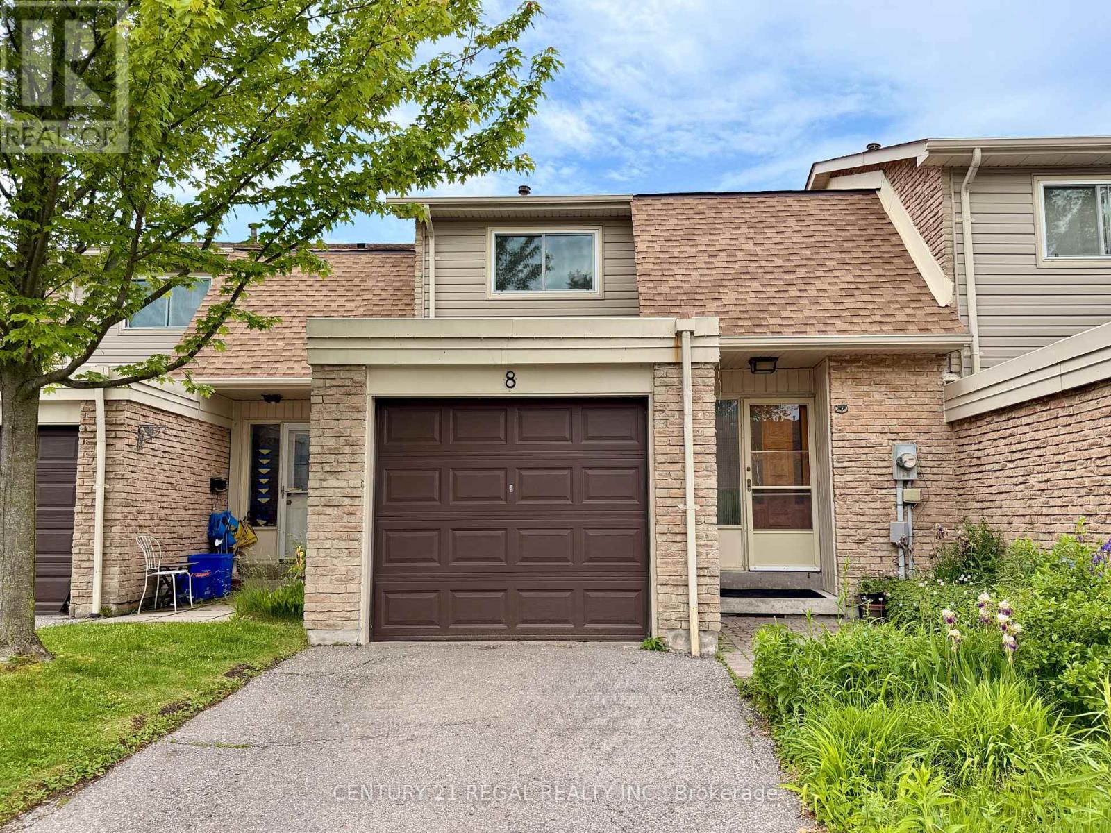 8 CHAMBERLAIN COURT - 1