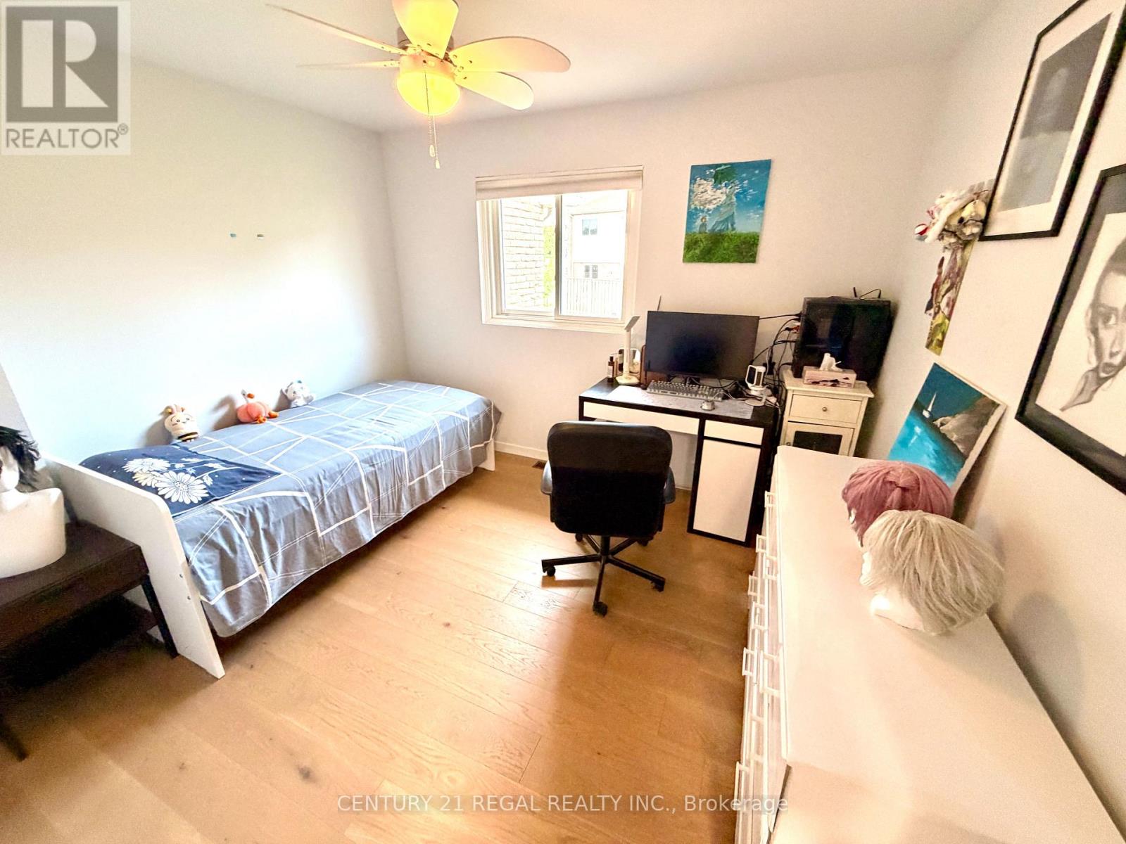 8 CHAMBERLAIN COURT - 21