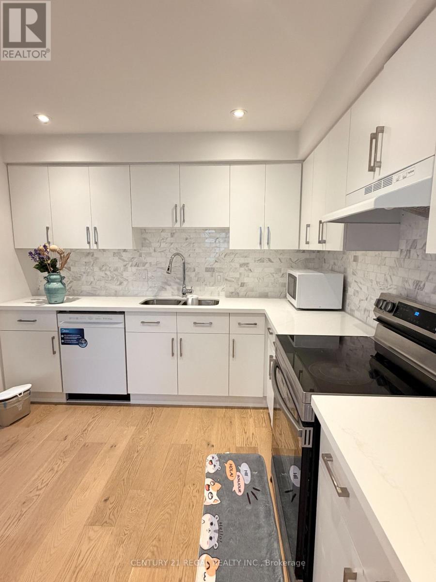 8 CHAMBERLAIN COURT - 5