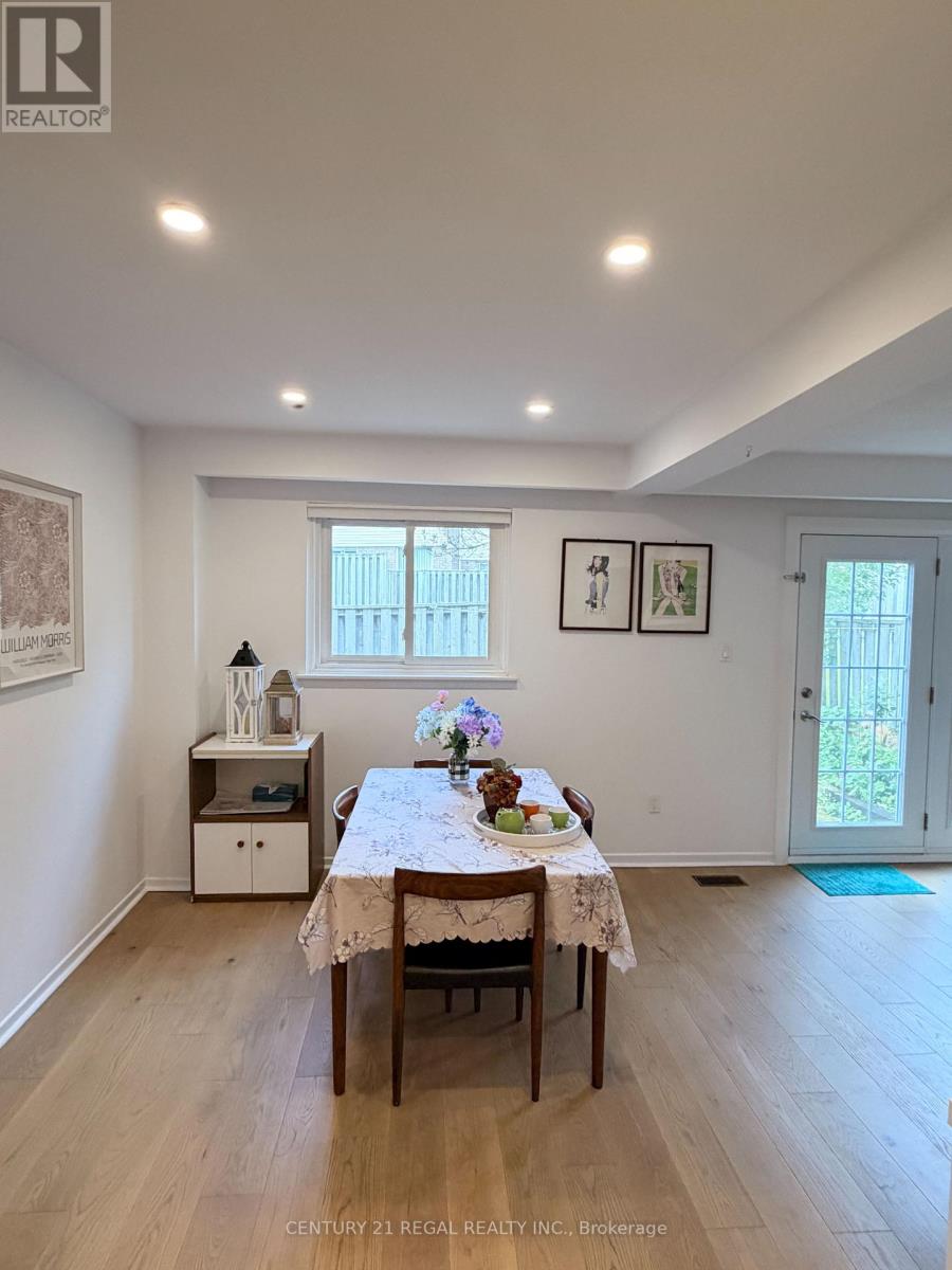 8 CHAMBERLAIN COURT - 7