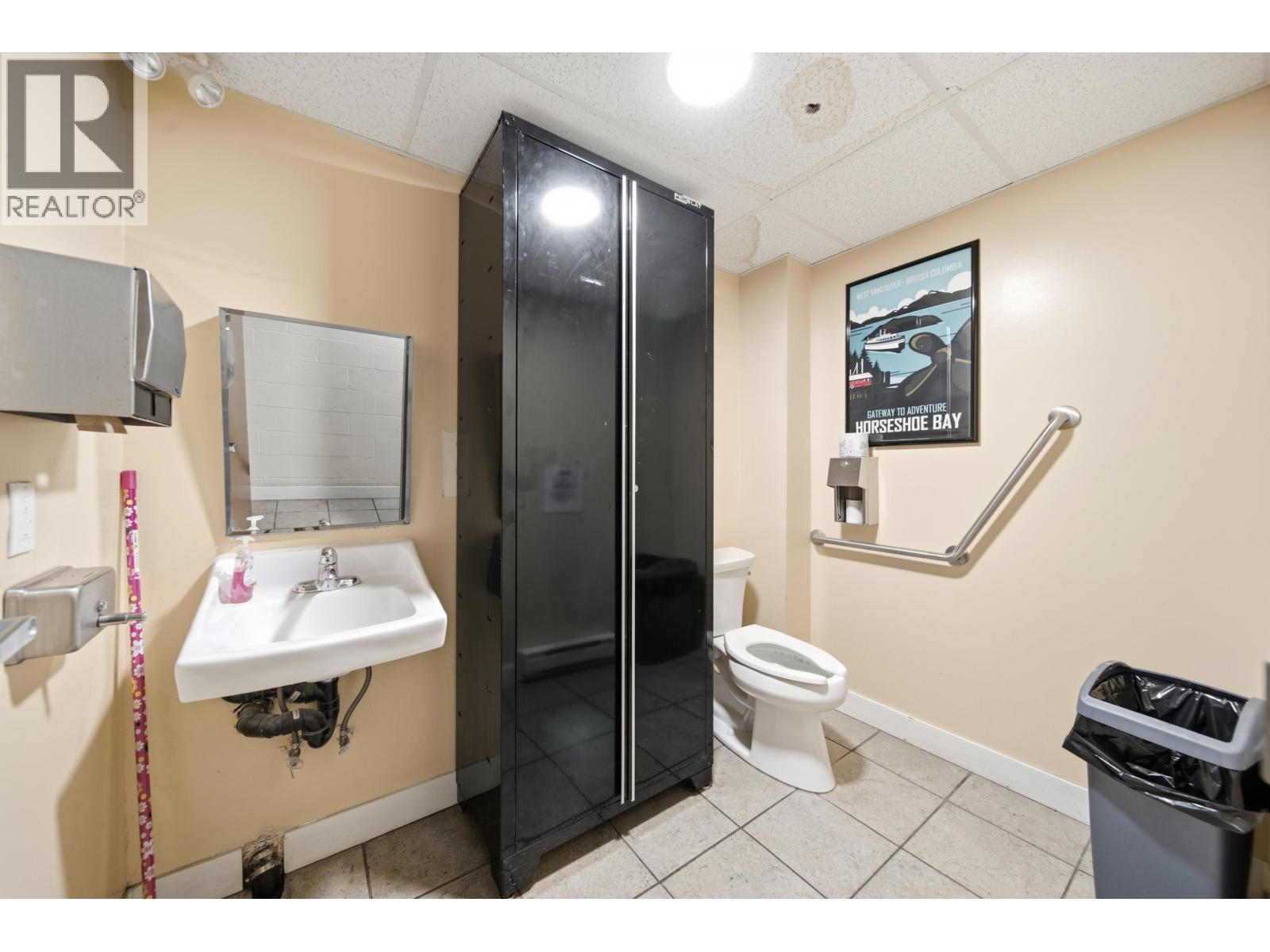 6392 BAY STREET, West Vancouver