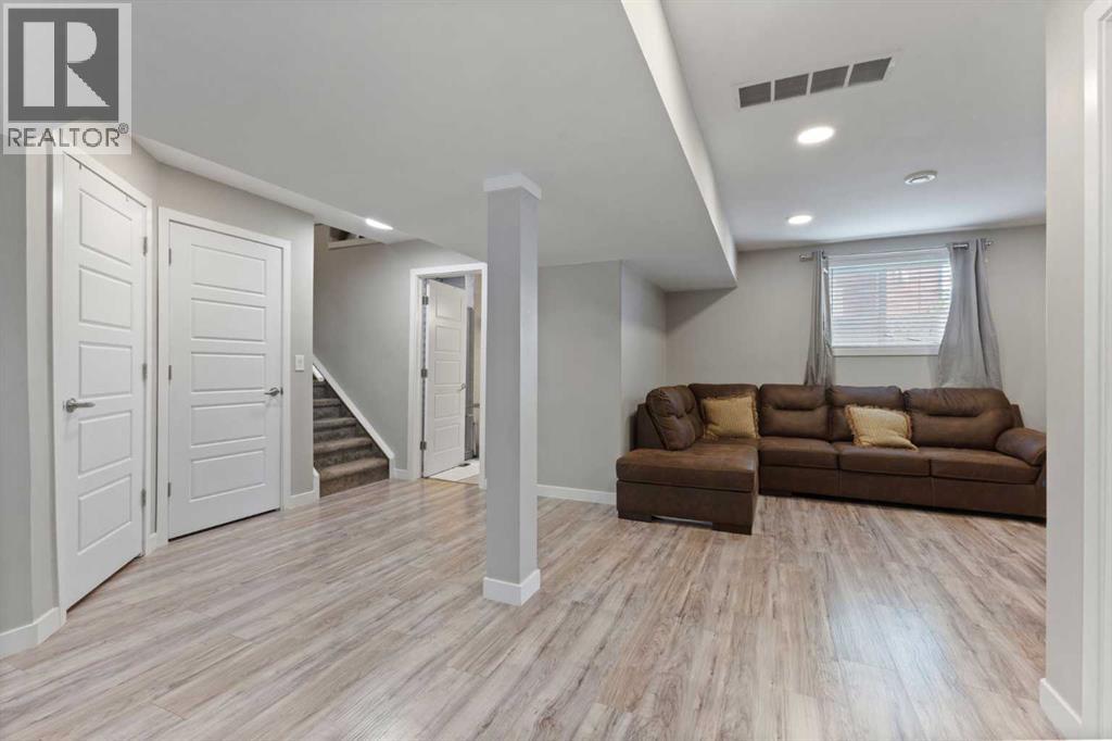 718 Hampshire Cove NE - 36
