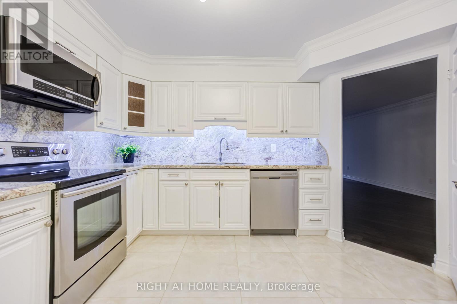 #412 333 CLARK AVENUE W - 17