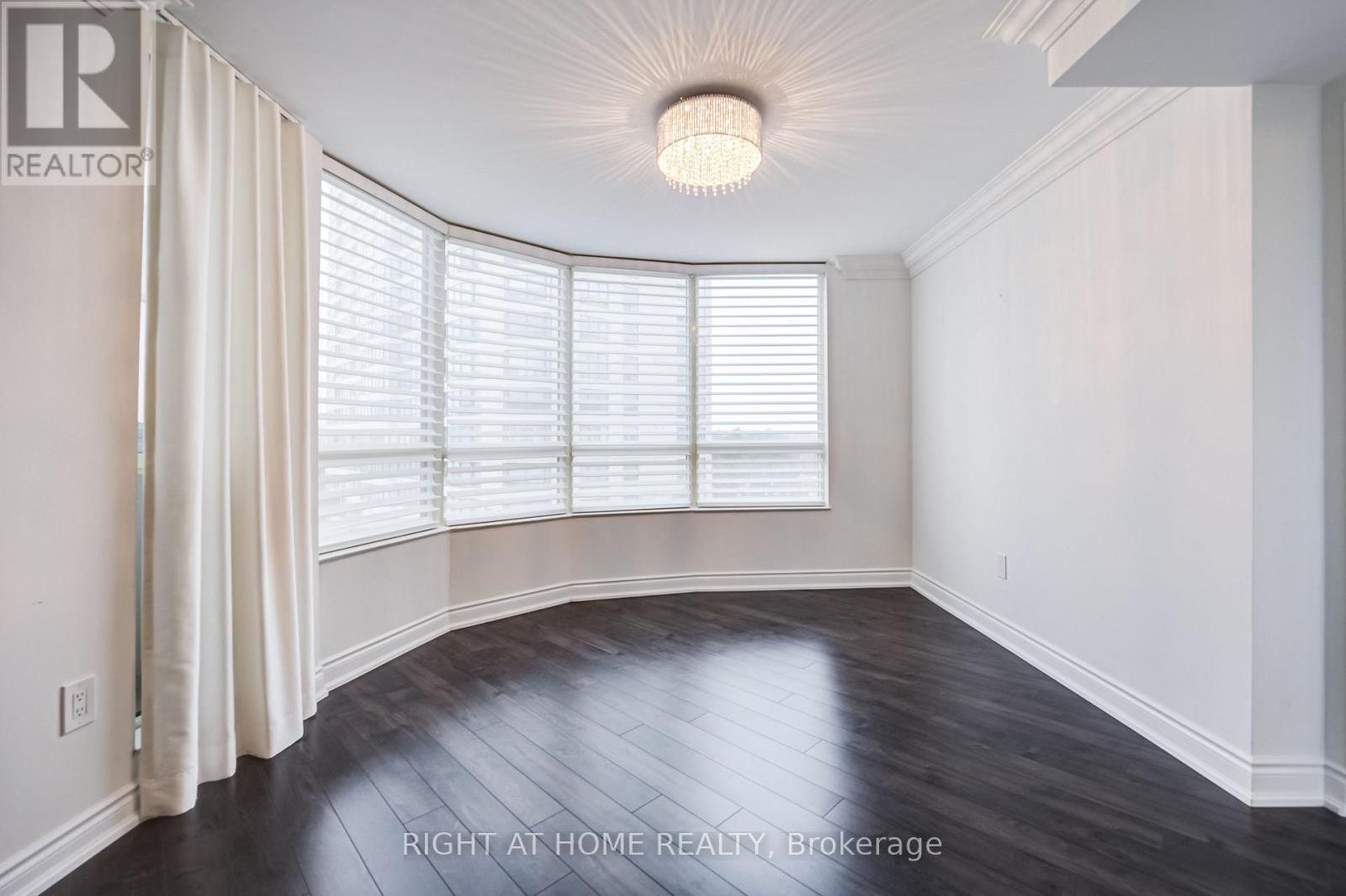 #412 333 CLARK AVENUE W - 21