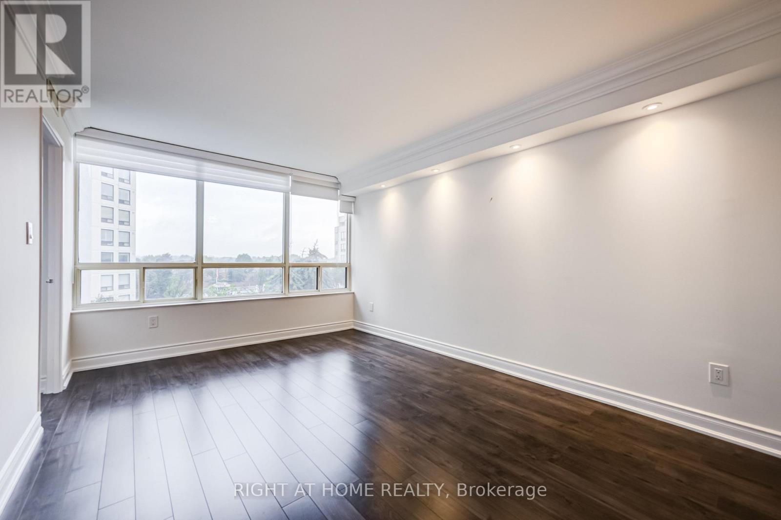 #412 333 CLARK AVENUE W - 25