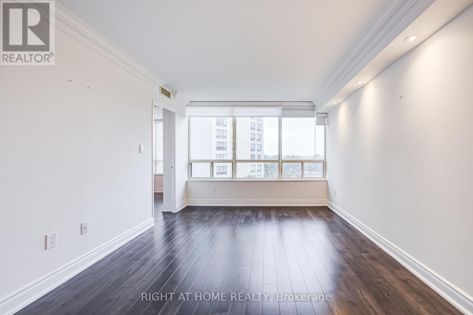 #412 333 CLARK AVENUE W - 26
