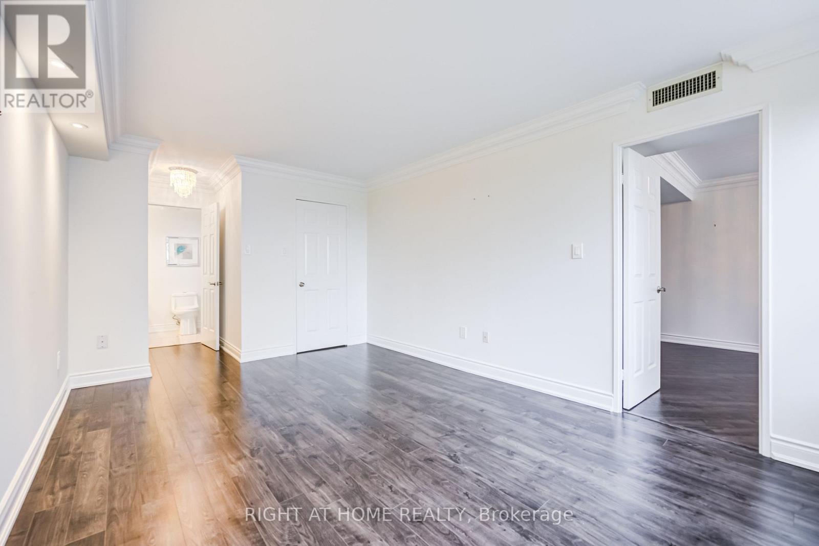 #412 333 CLARK AVENUE W - 27