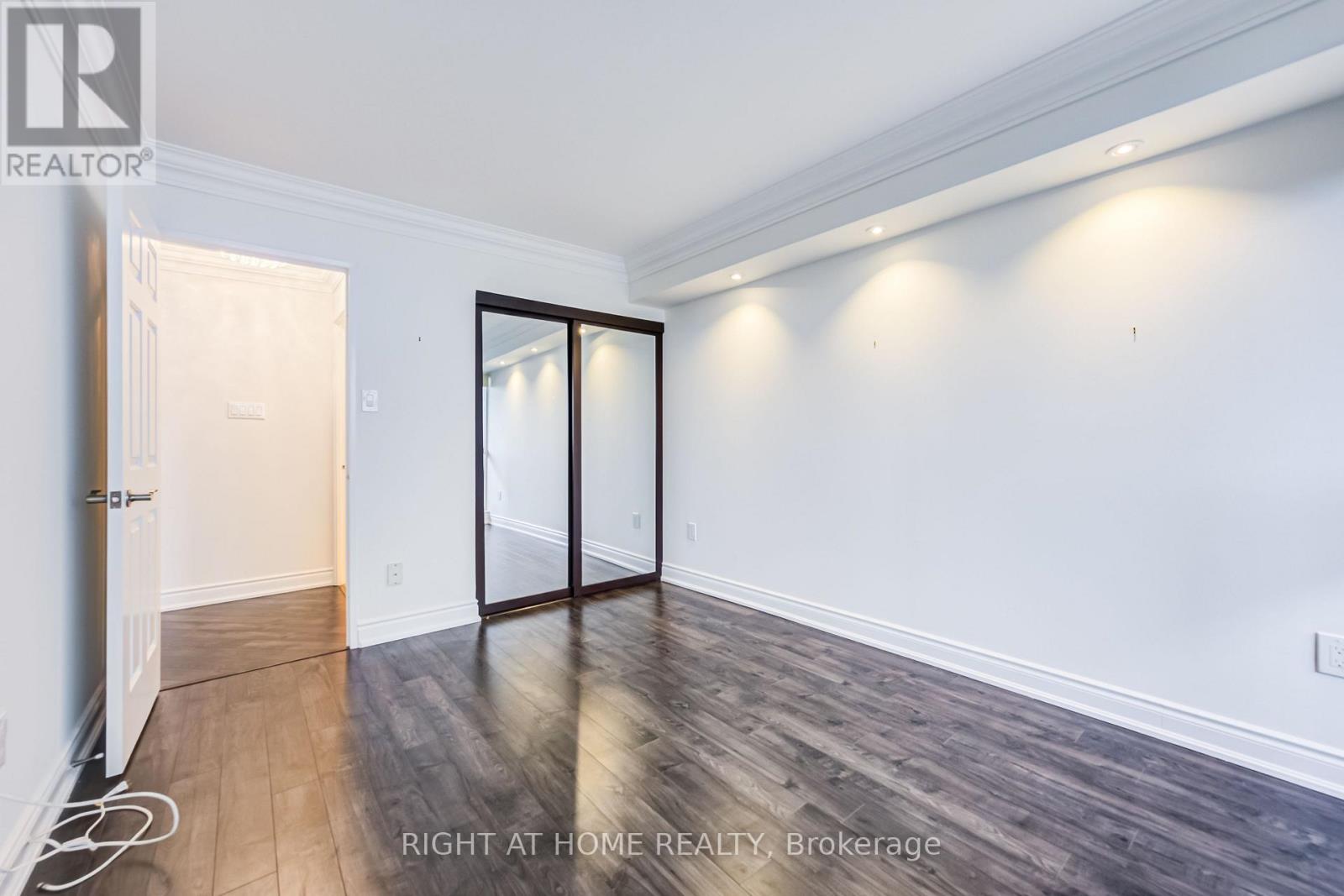 #412 333 CLARK AVENUE W - 35