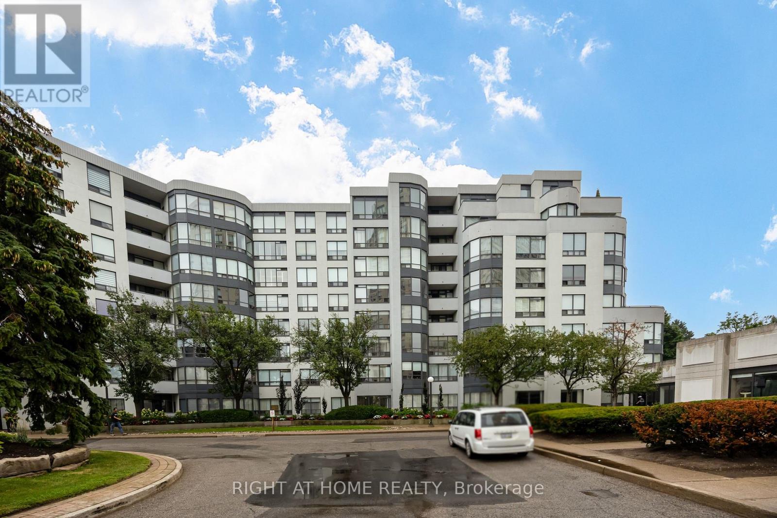 #412 333 CLARK AVENUE W - 4
