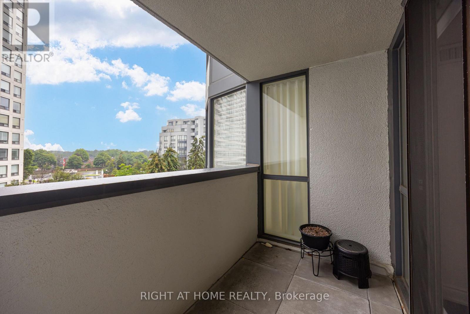 #412 333 CLARK AVENUE W - 38