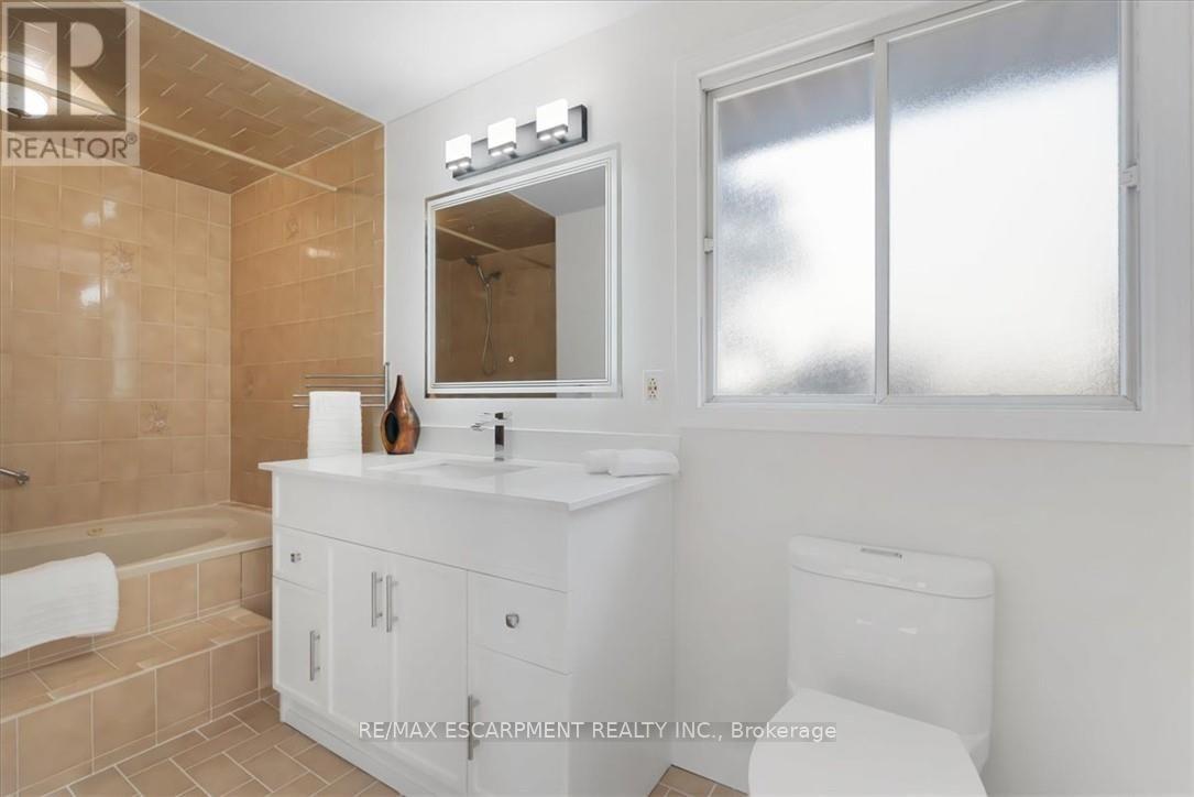 345 BERKINDALE DRIVE - 28