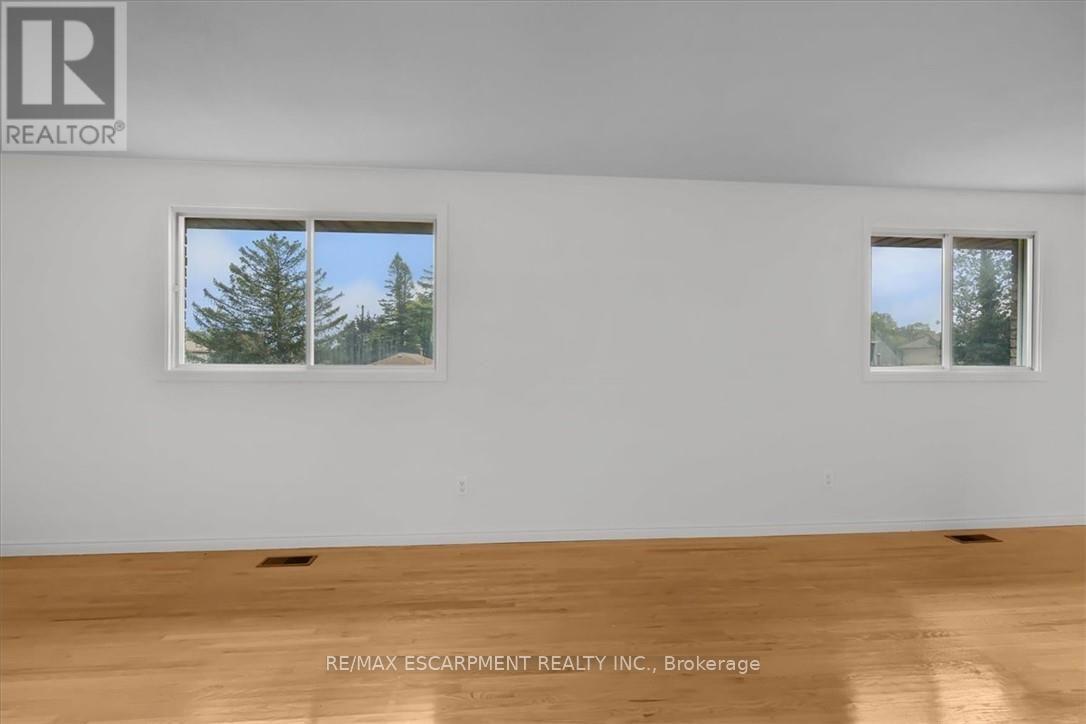 345 BERKINDALE DRIVE - 21