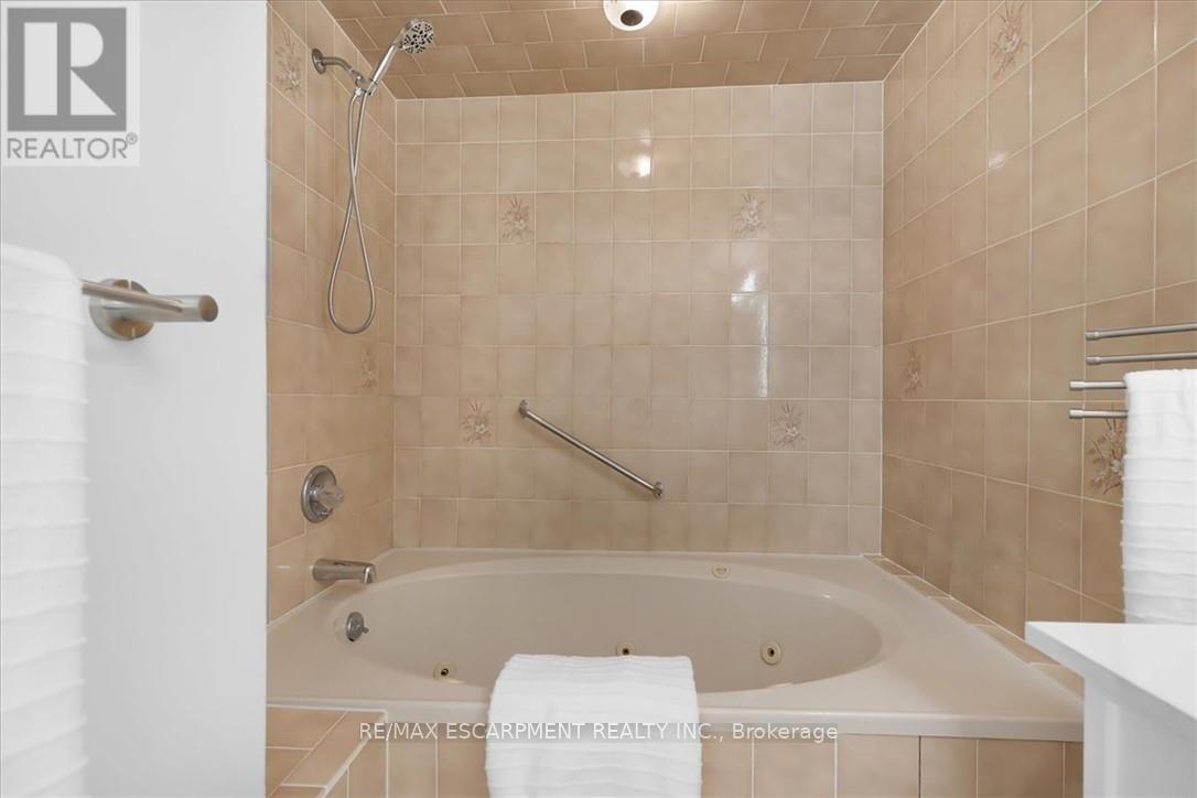 345 BERKINDALE DRIVE - 29