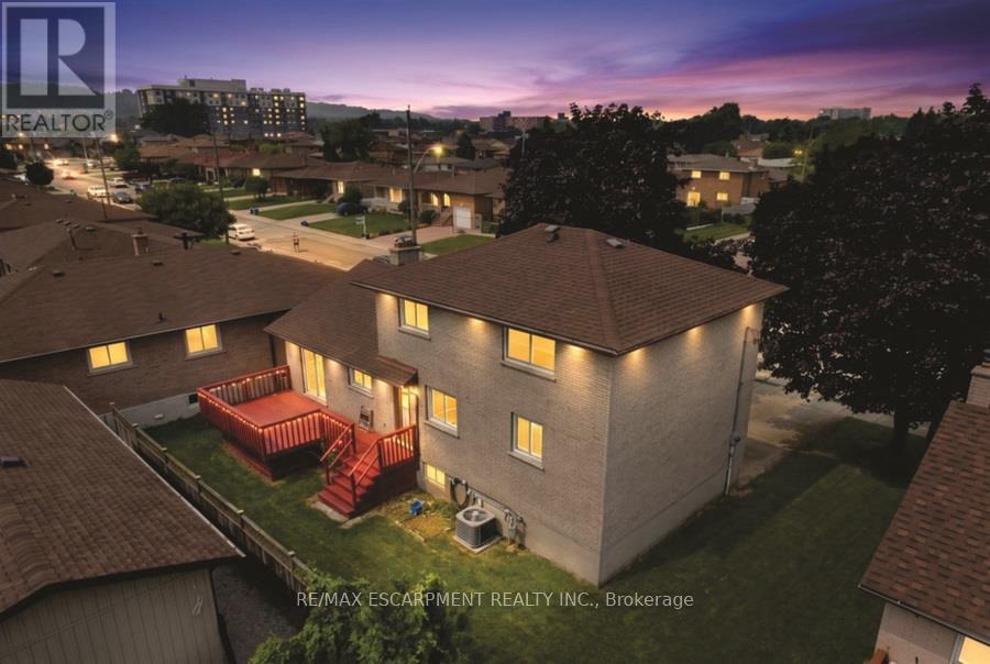 345 BERKINDALE DRIVE - 35