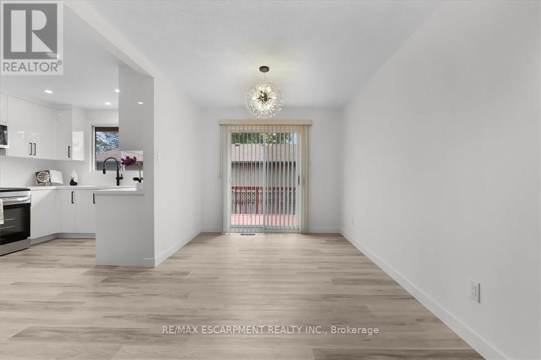 345 BERKINDALE DRIVE - 7