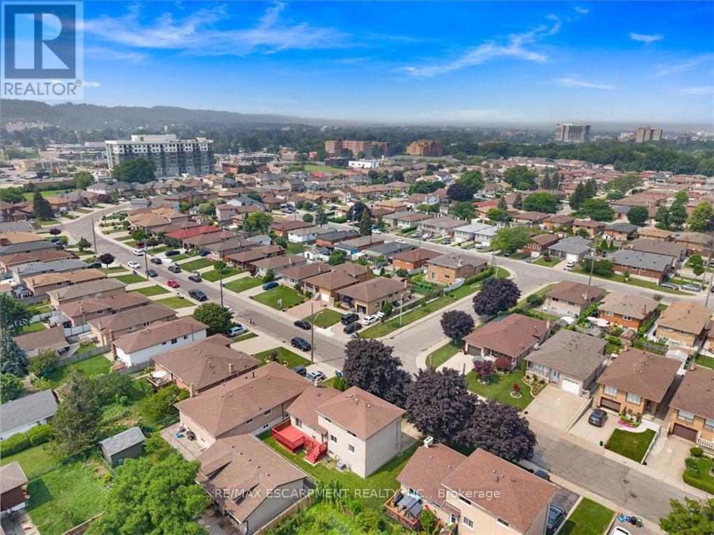 345 BERKINDALE DRIVE - 37