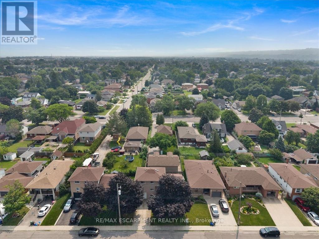 345 BERKINDALE DRIVE - 39