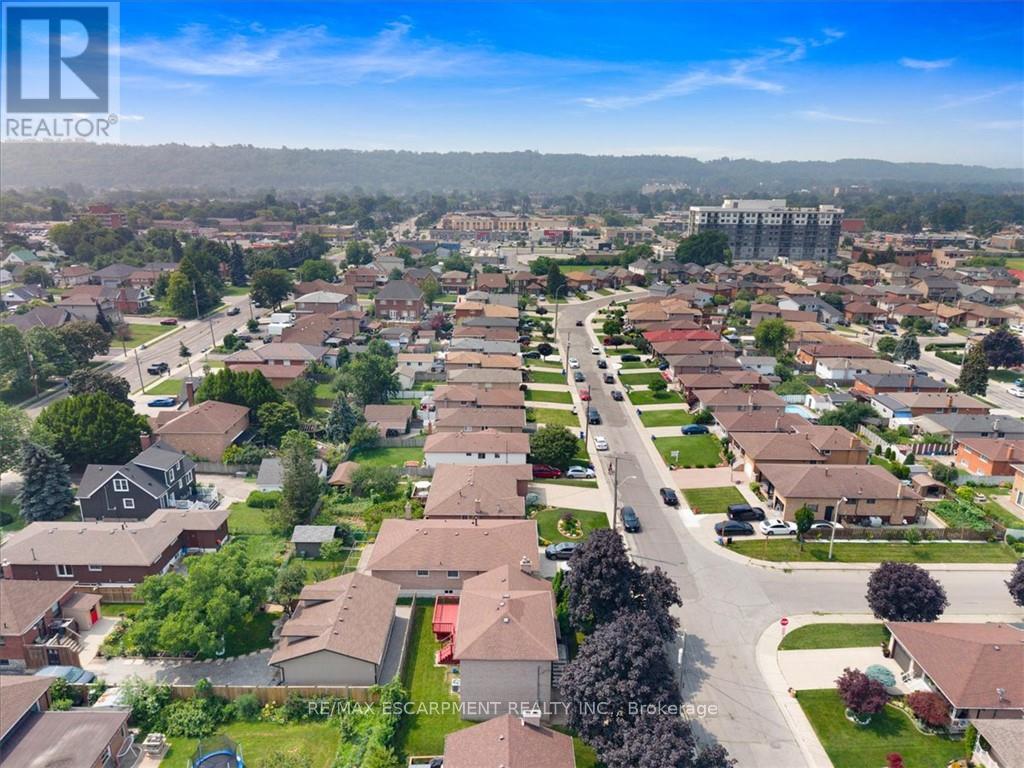 345 BERKINDALE DRIVE - 40