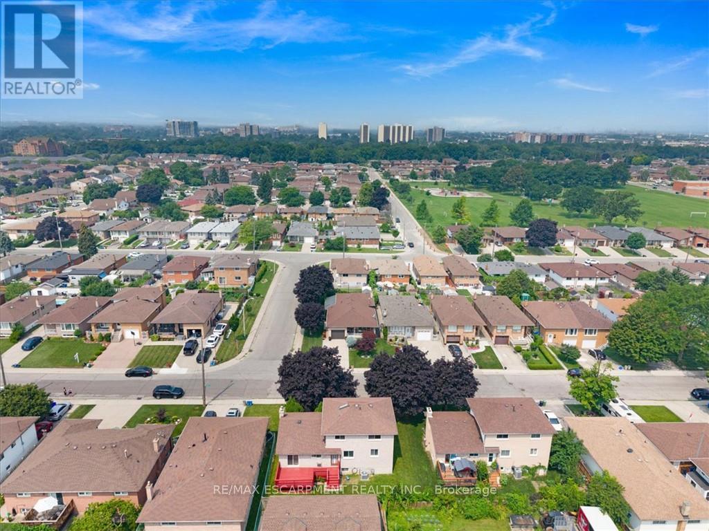 345 BERKINDALE DRIVE - 36