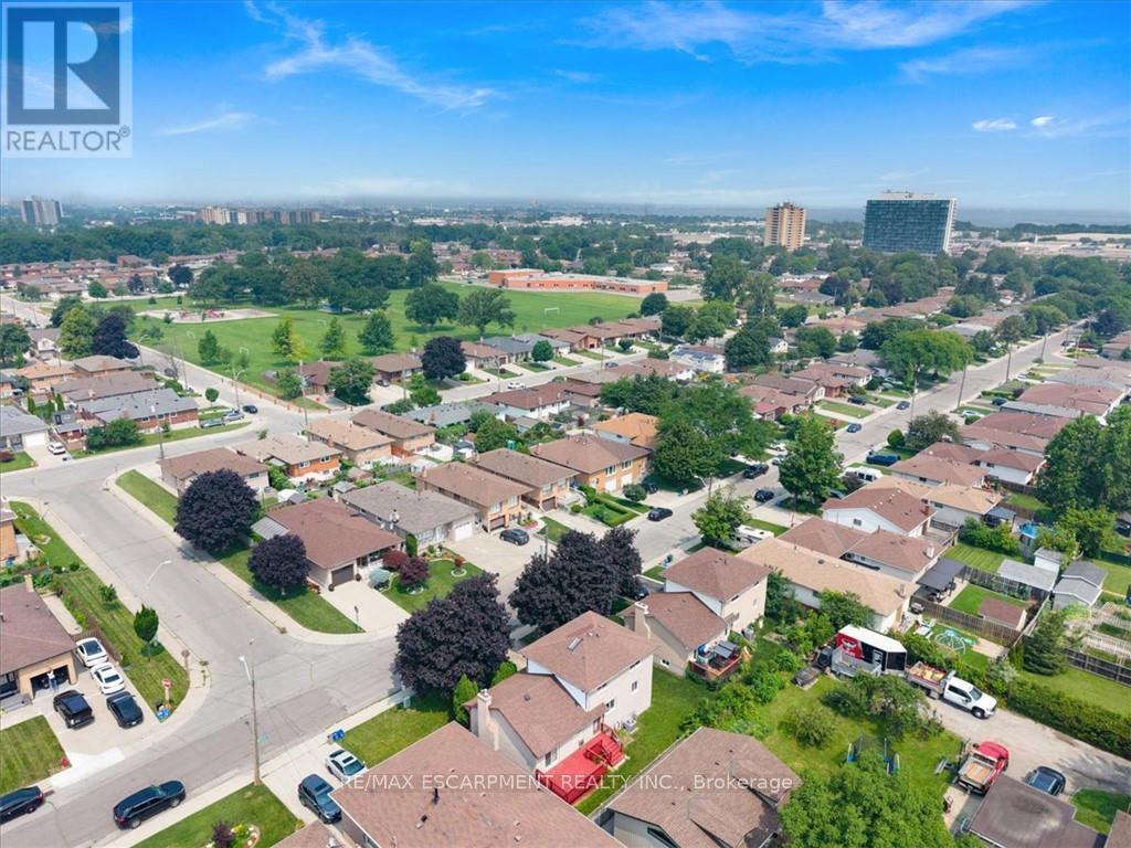 345 BERKINDALE DRIVE - 38