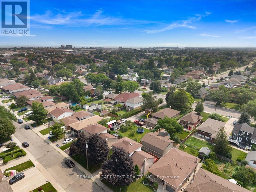 345 BERKINDALE DRIVE - 41