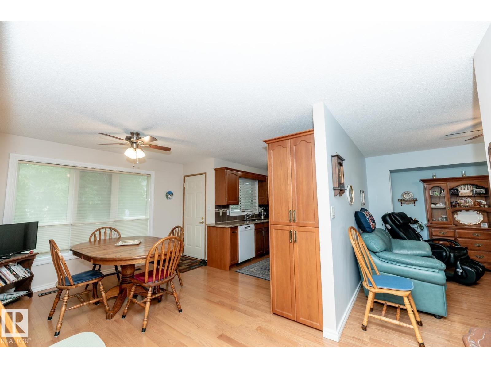 10860 25 AV NW - 10