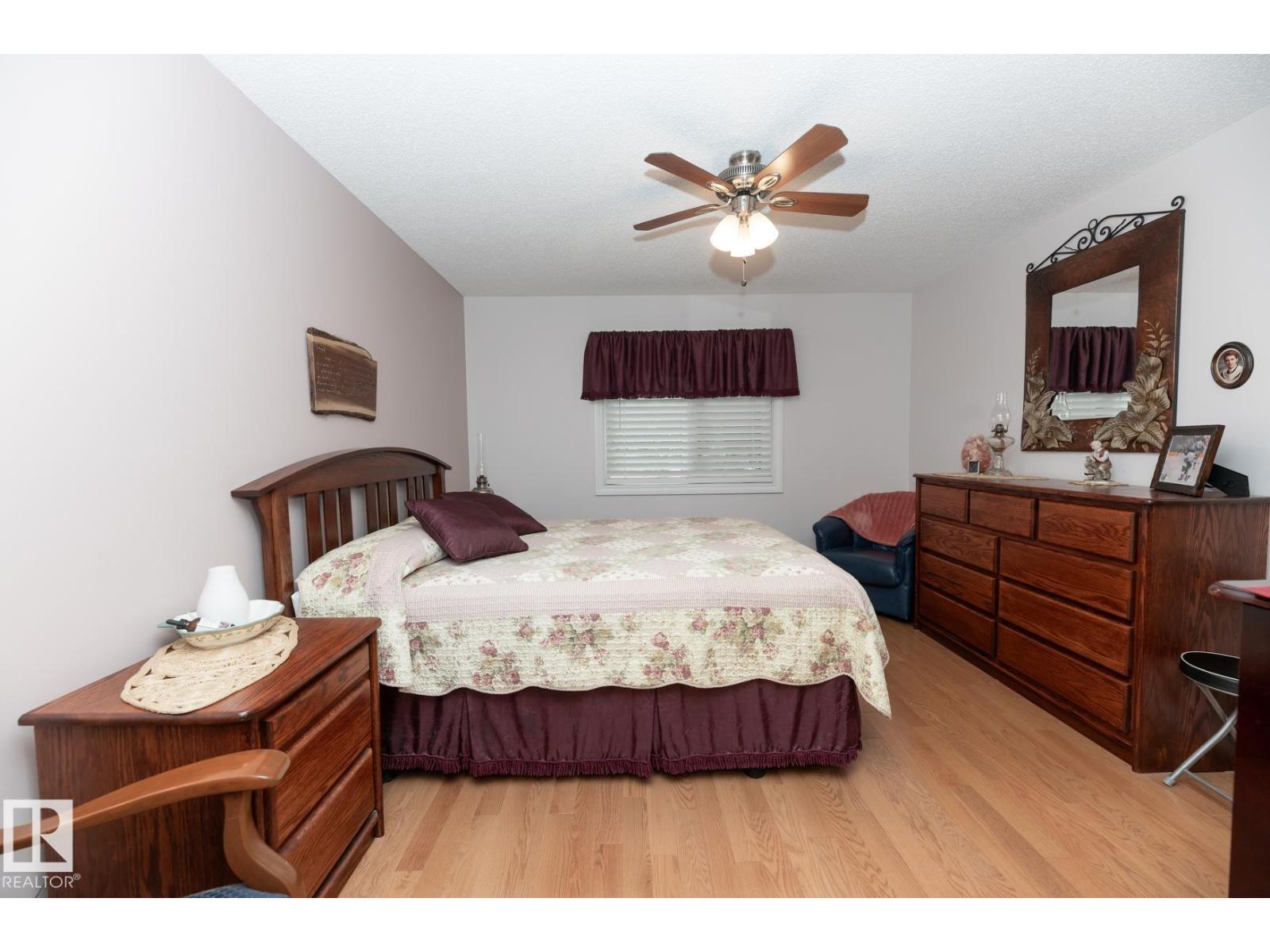 10860 25 AV NW - 12
