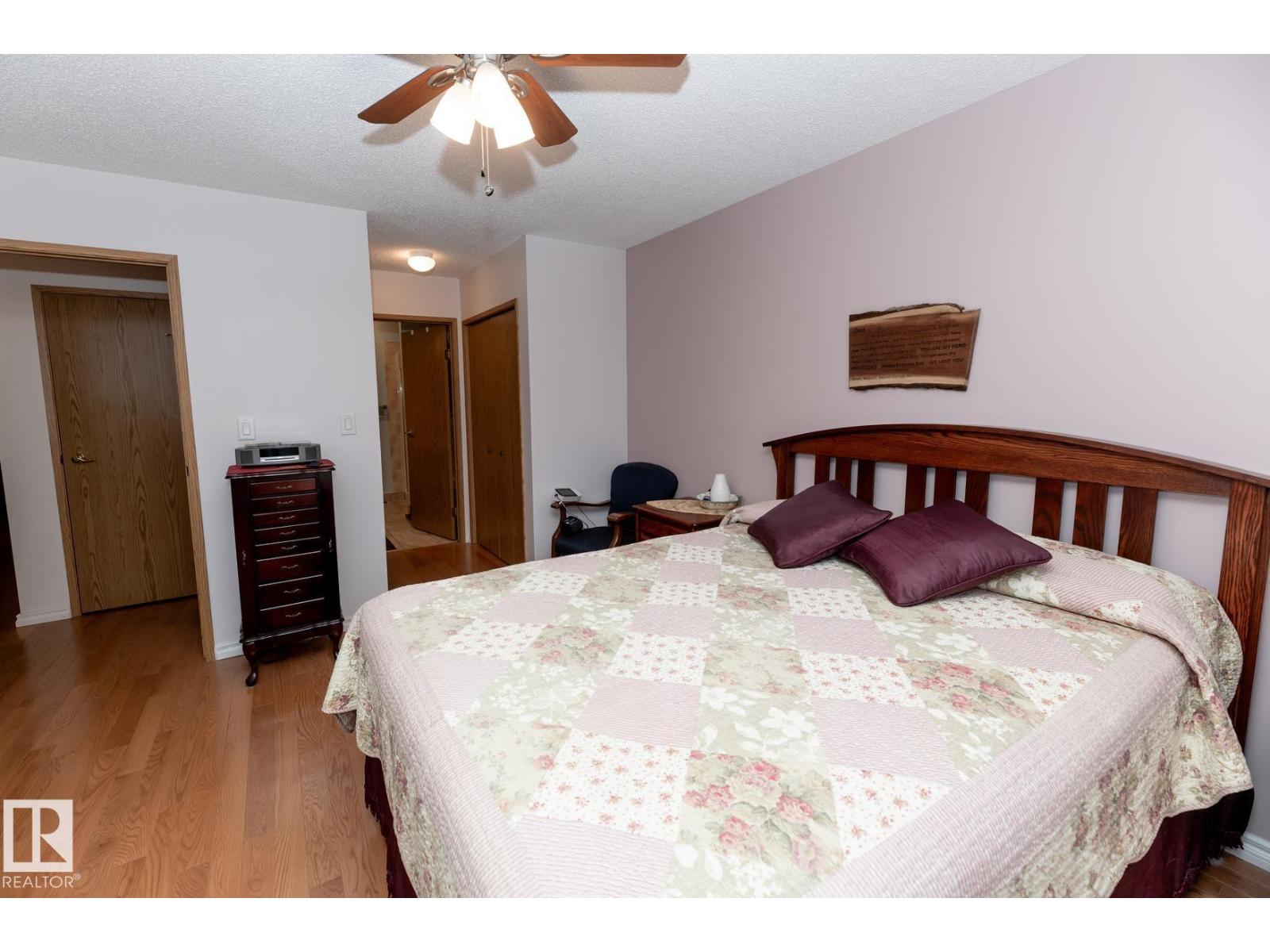 10860 25 AV NW - 13