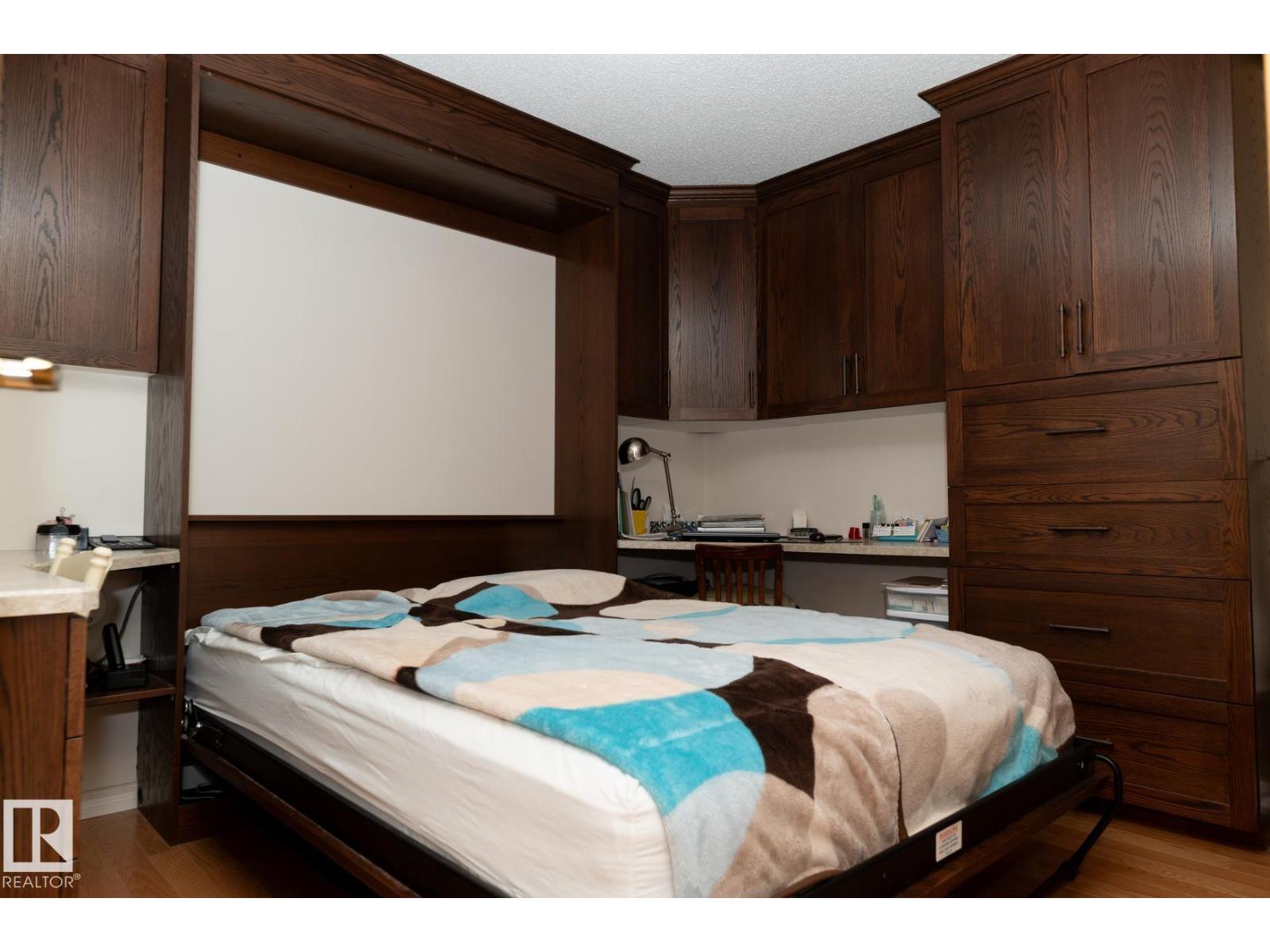 10860 25 AV NW - 19
