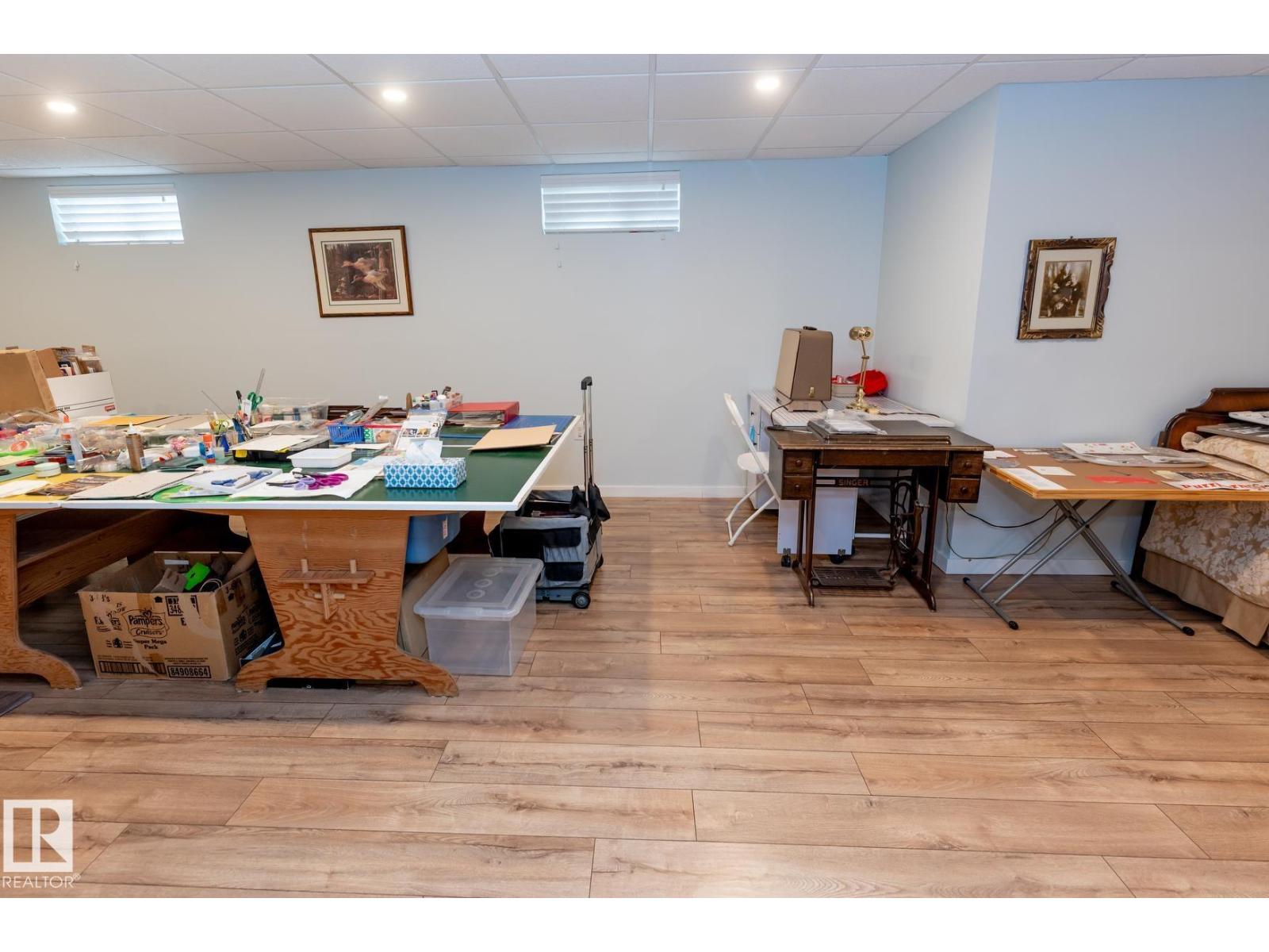10860 25 AV NW - 22