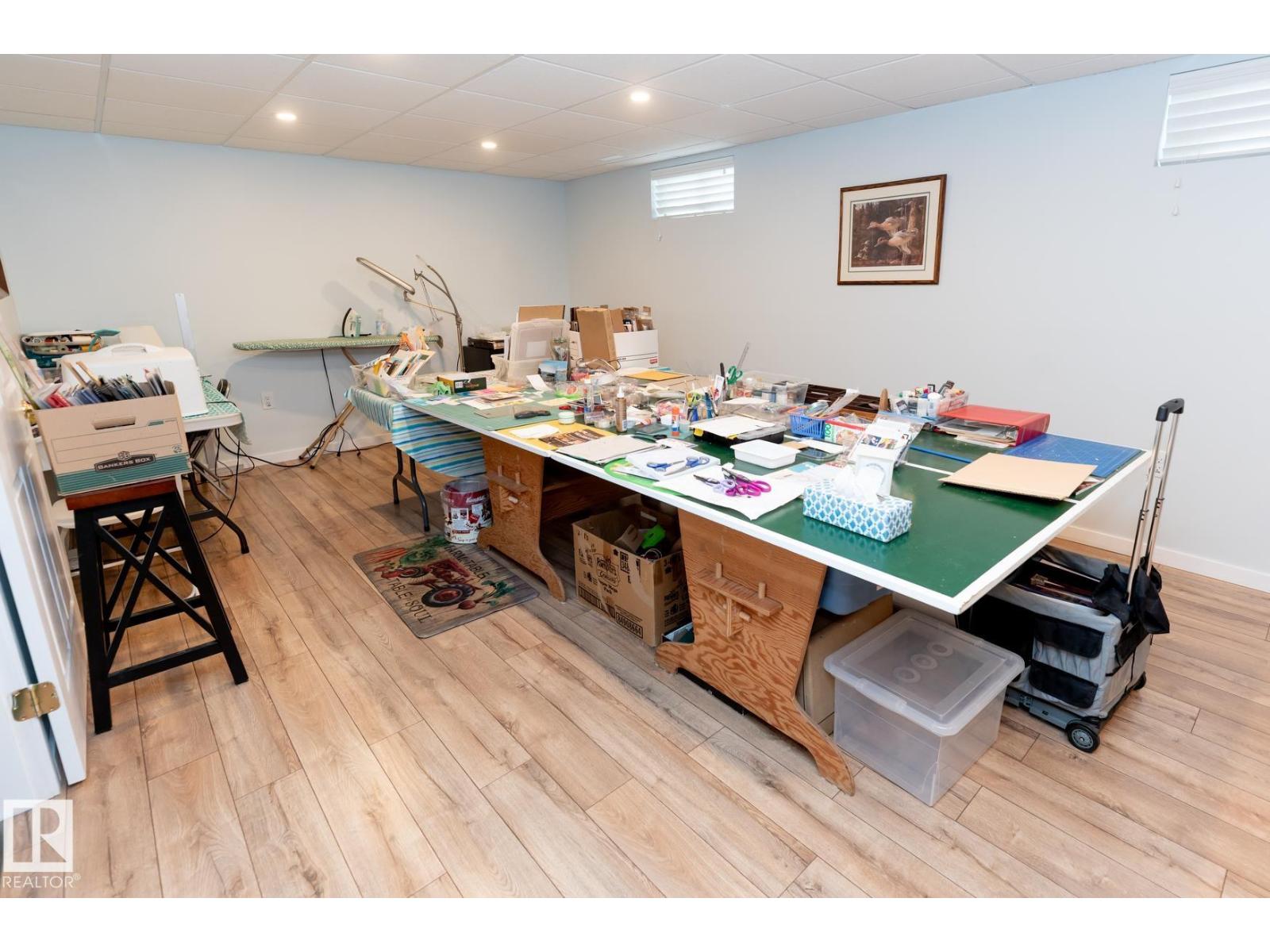 10860 25 AV NW - 23