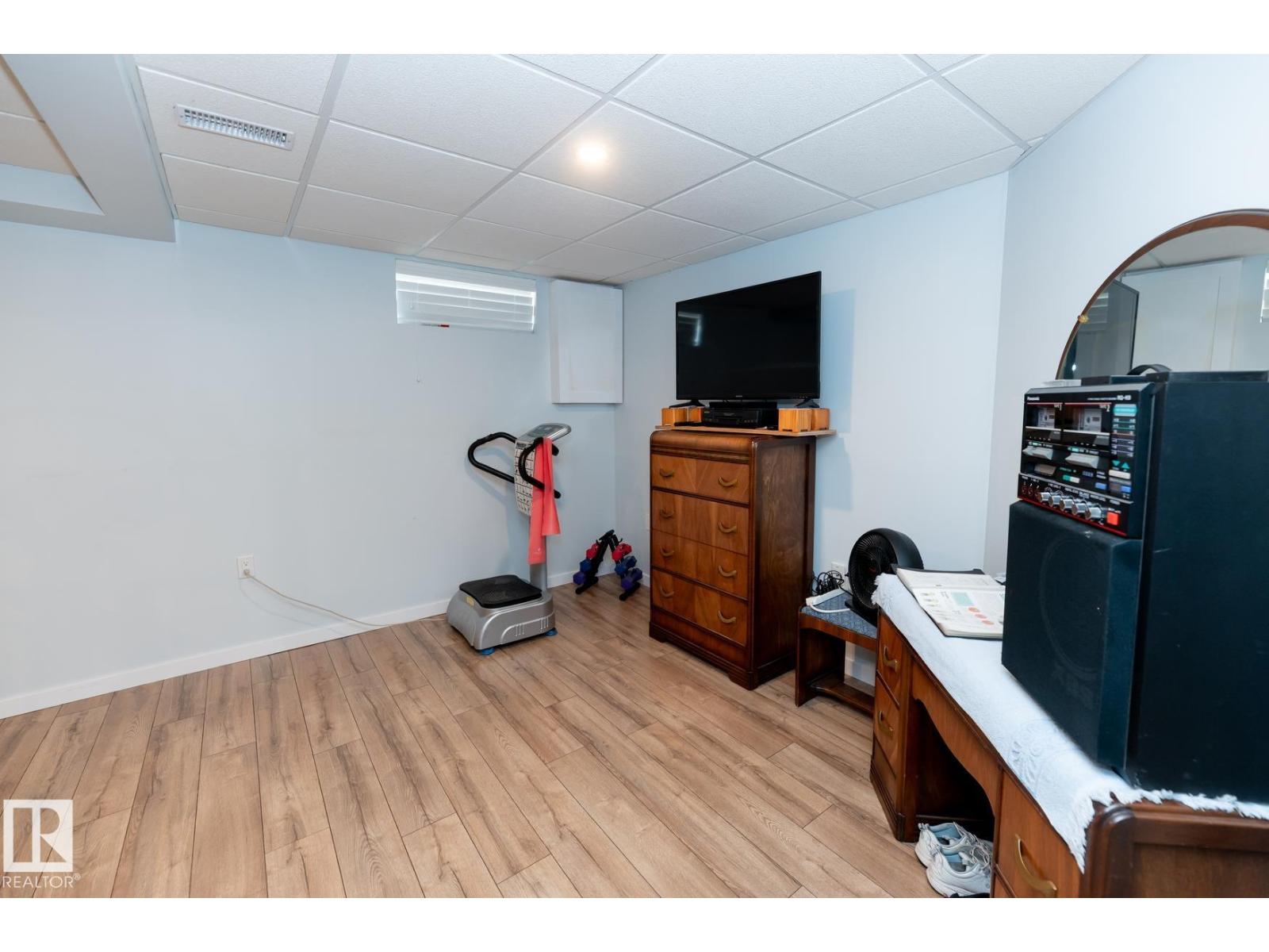 10860 25 AV NW - 26