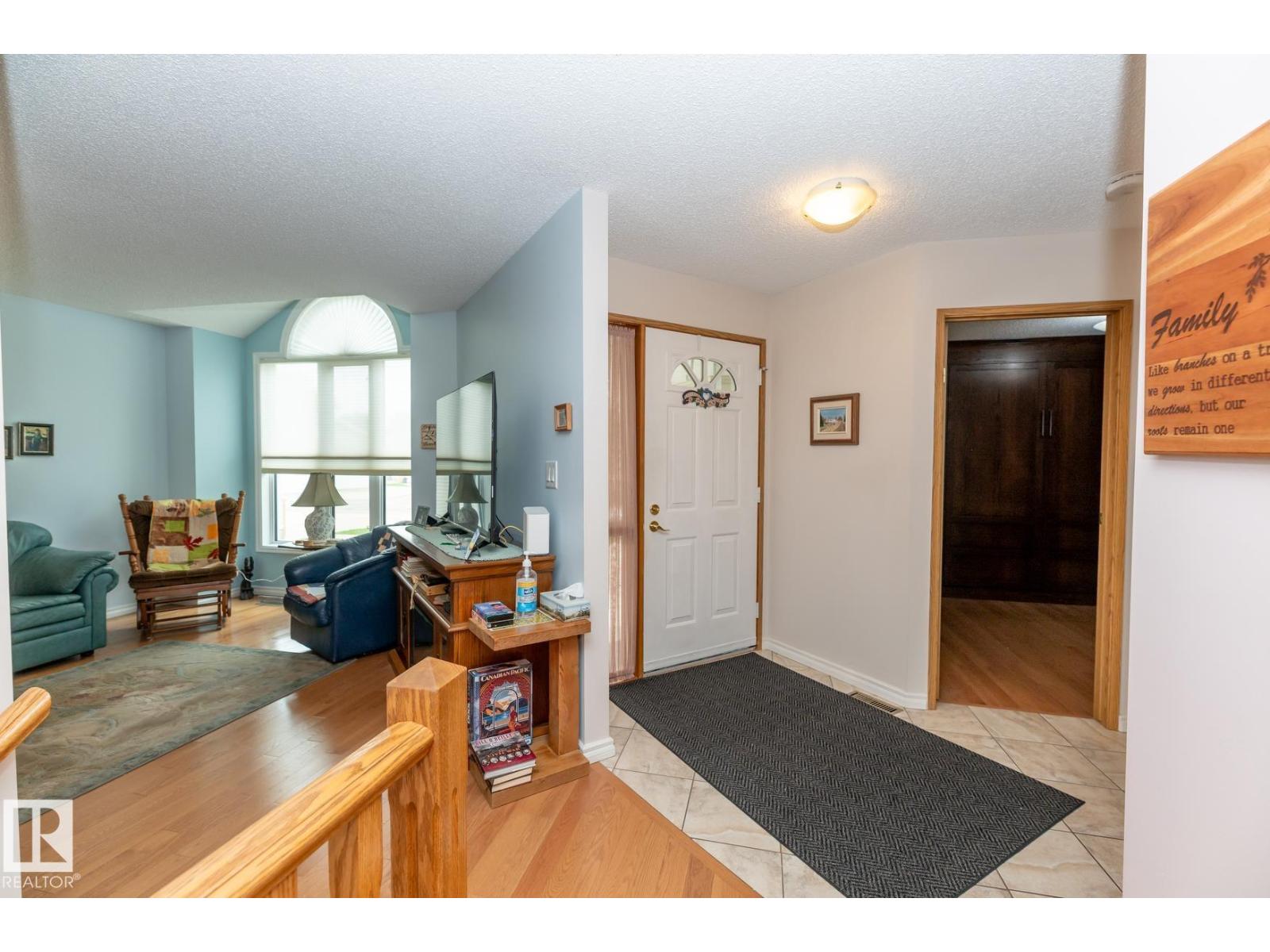 10860 25 AV NW - 3