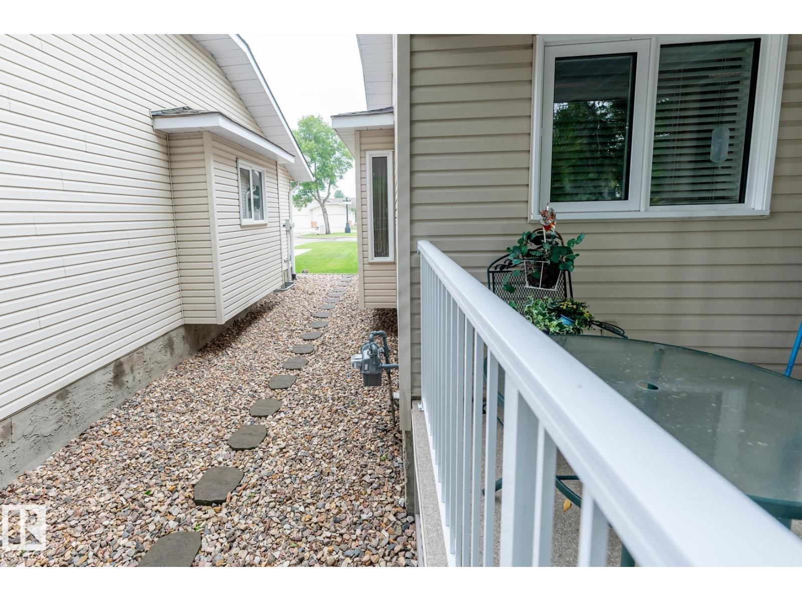 10860 25 AV NW - 37
