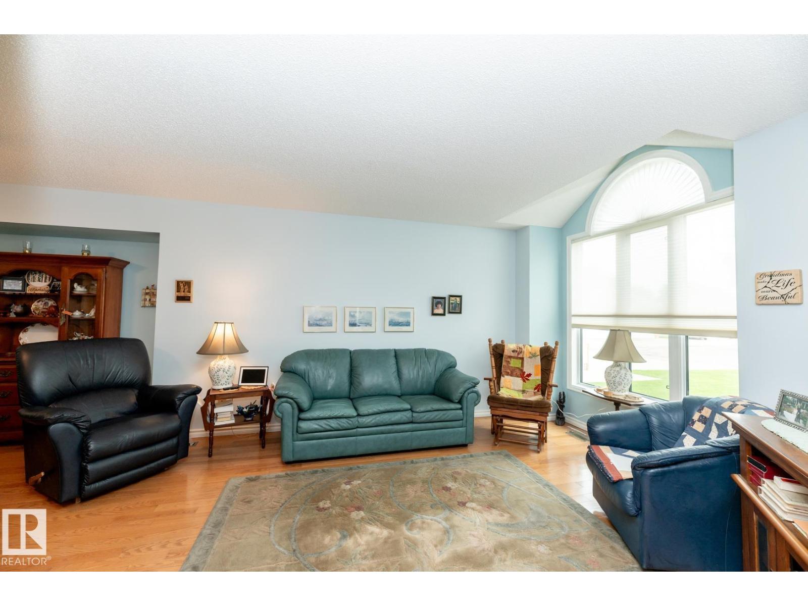10860 25 AV NW - 6