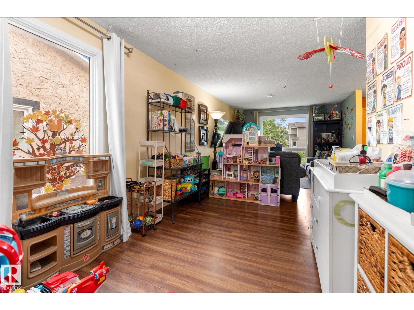 121 GREENWOOD DR - 17