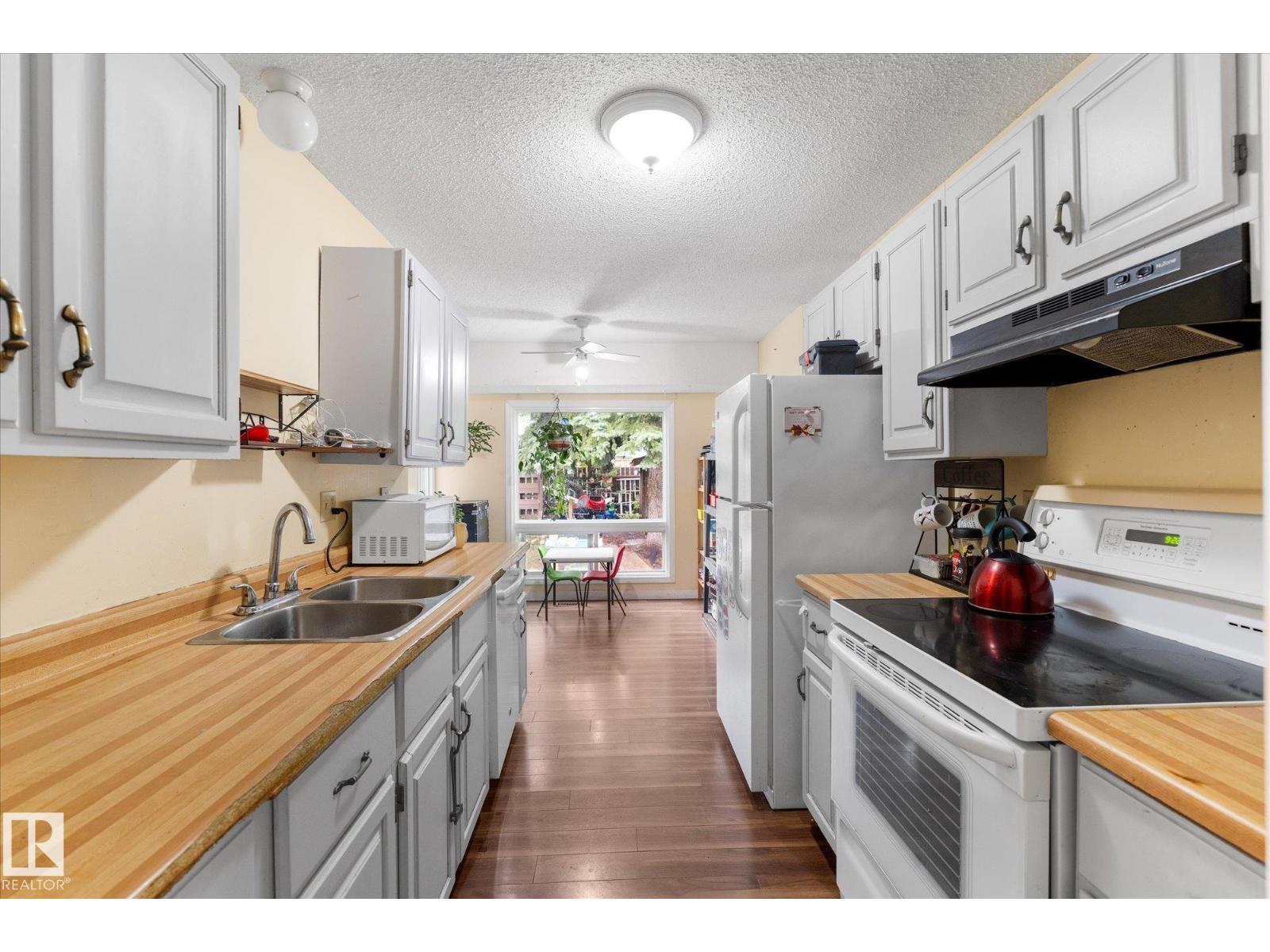 121 GREENWOOD DR - 19