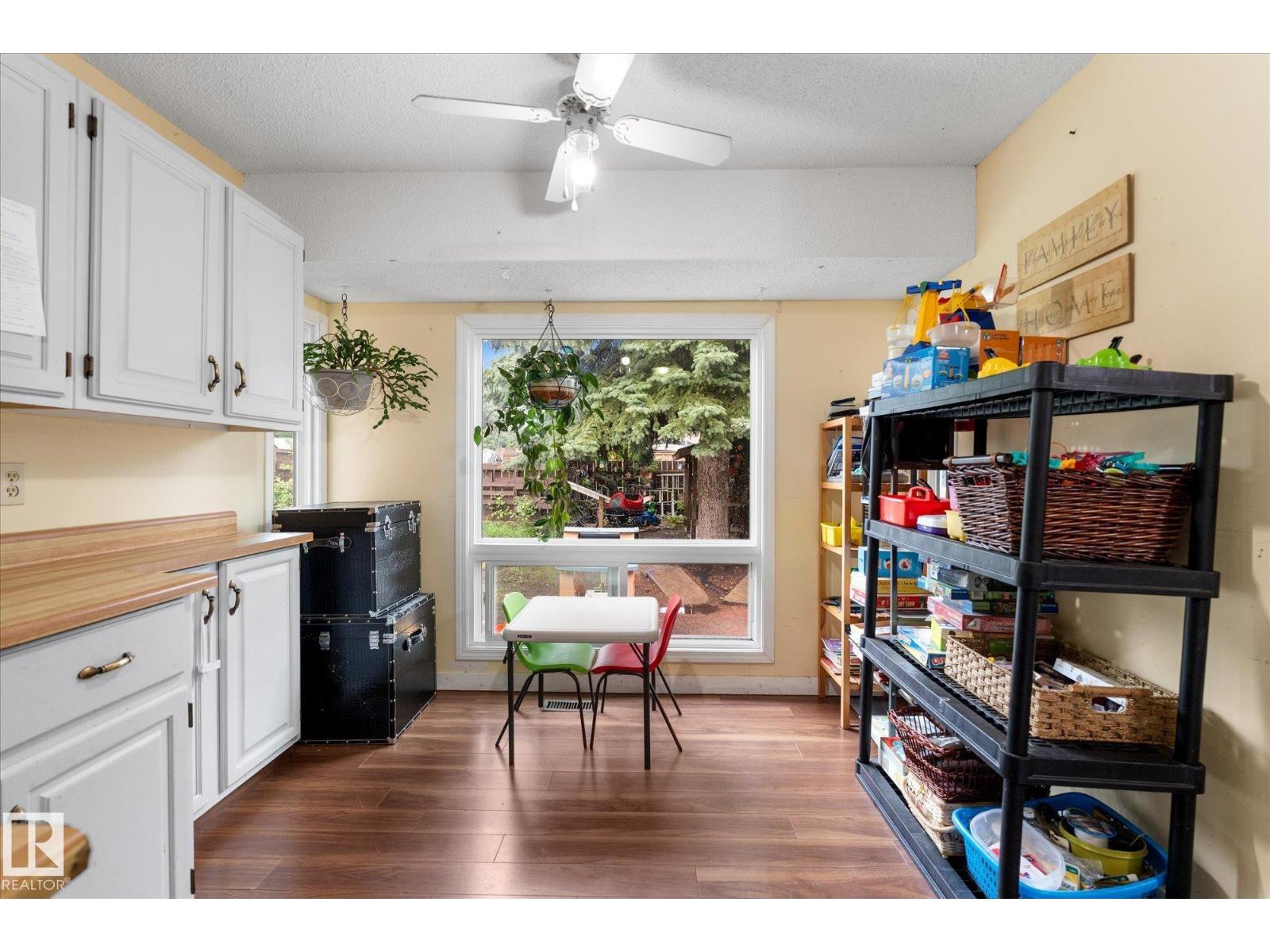 121 GREENWOOD DR - 24