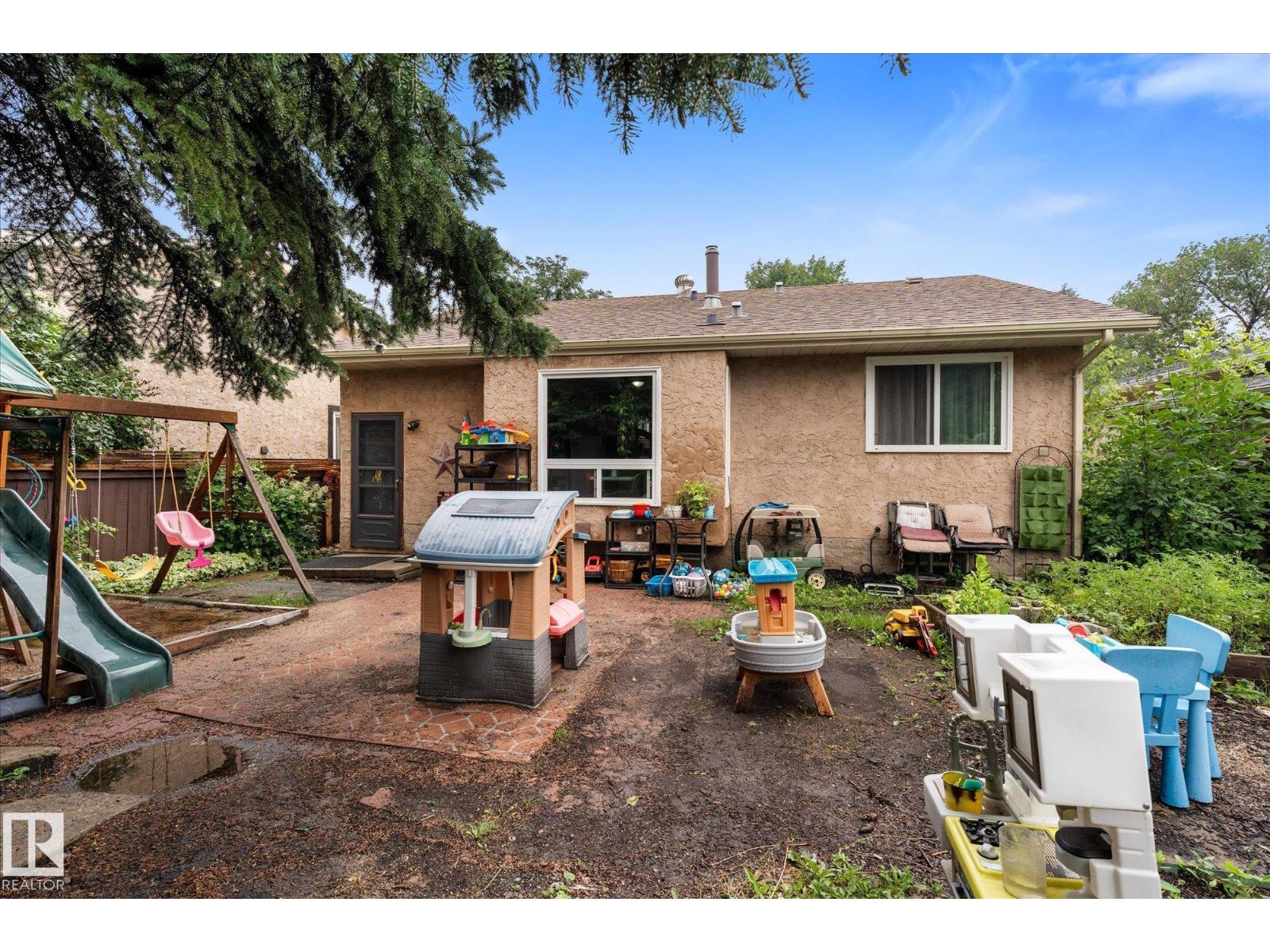 121 GREENWOOD DR - 50