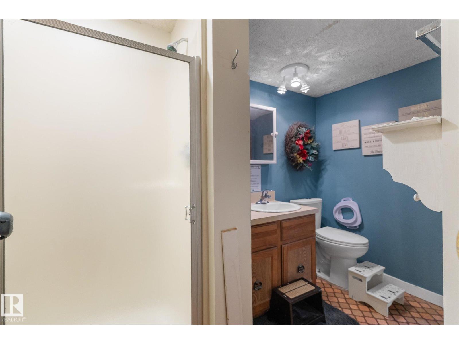 121 GREENWOOD DR - 43