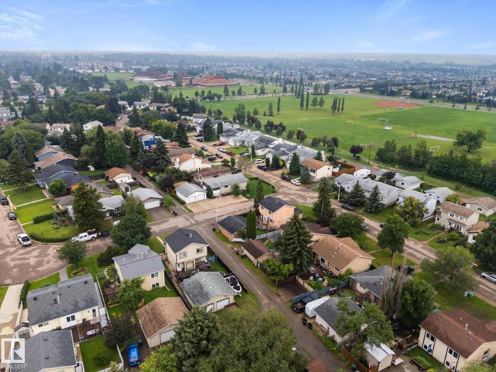 121 GREENWOOD DR - 56